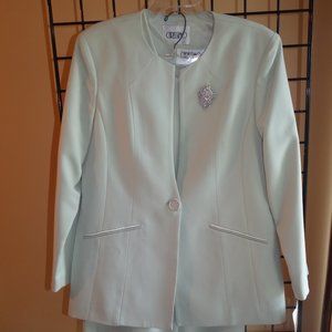 Carissimo sz. 10 Mint 3pc Skirt Suit with Rhinestone Brooch